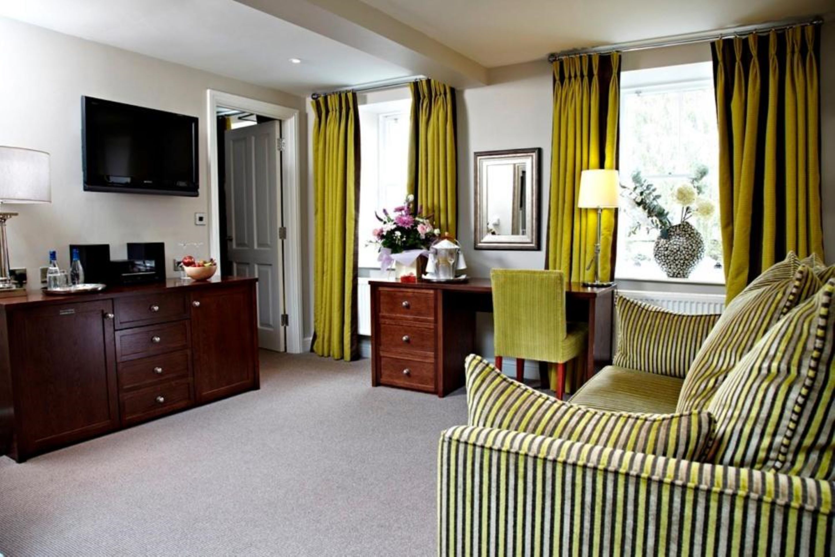 cottage | living area | 40-inch flat-screen tv with digital channels, tv