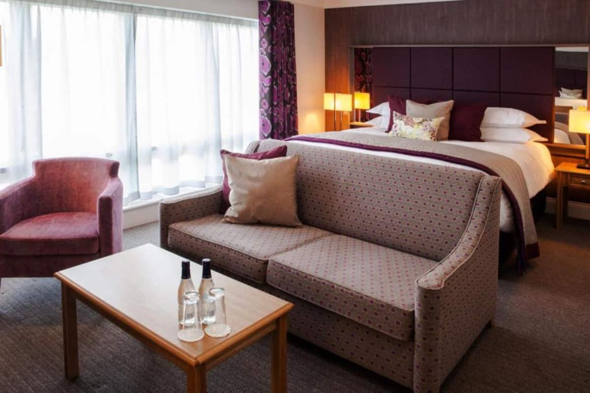 Egyptian cotton sheets, premium bedding, pillowtop beds, desk
