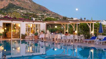 Piscine couverte, piscine extérieure