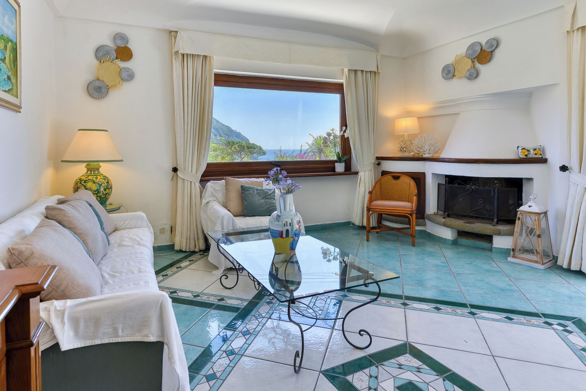 comfort suite | in-room safe, desk, free wifi, bed sheets