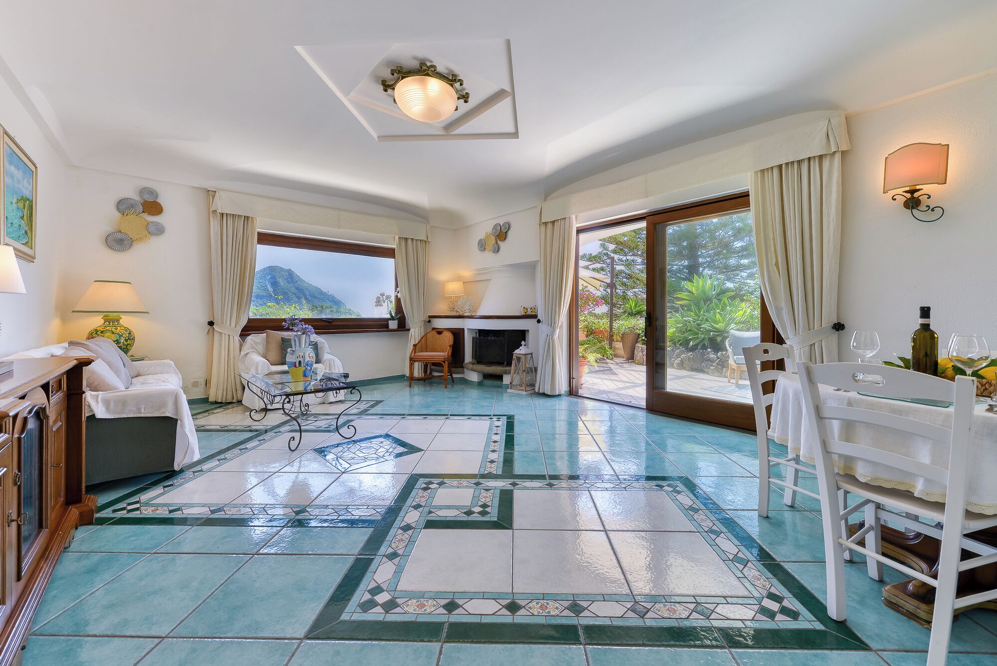 comfort suite | in-room safe, desk, free wifi, bed sheets