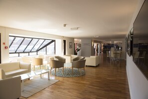 每日供应全套早餐（每人 GBP 10）