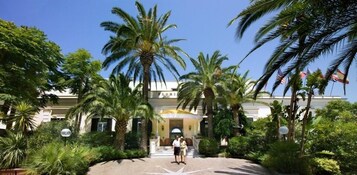 Fachada de la propiedad