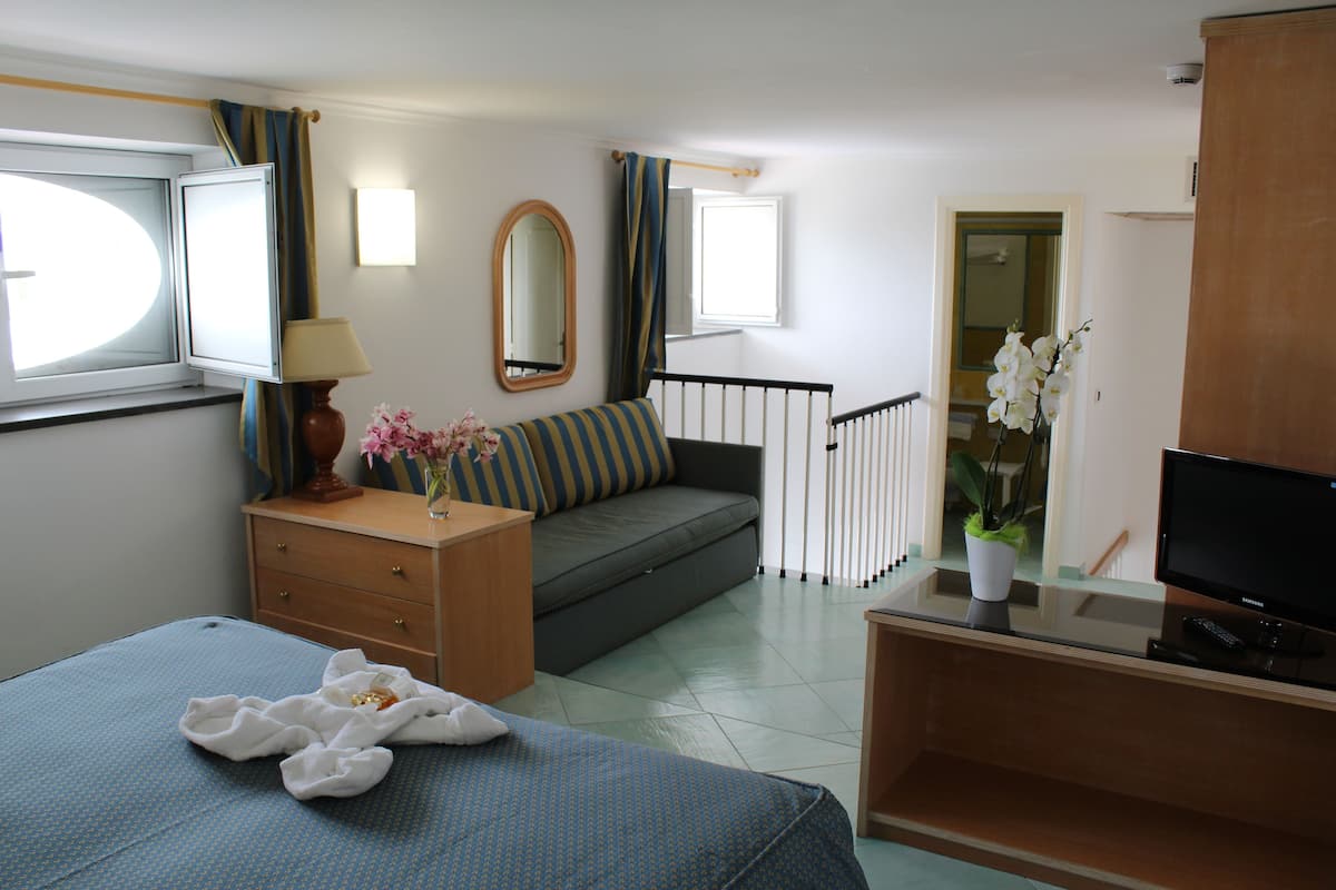 Junior Duplex | 1 bedroom, minibar, in-room safe, desk