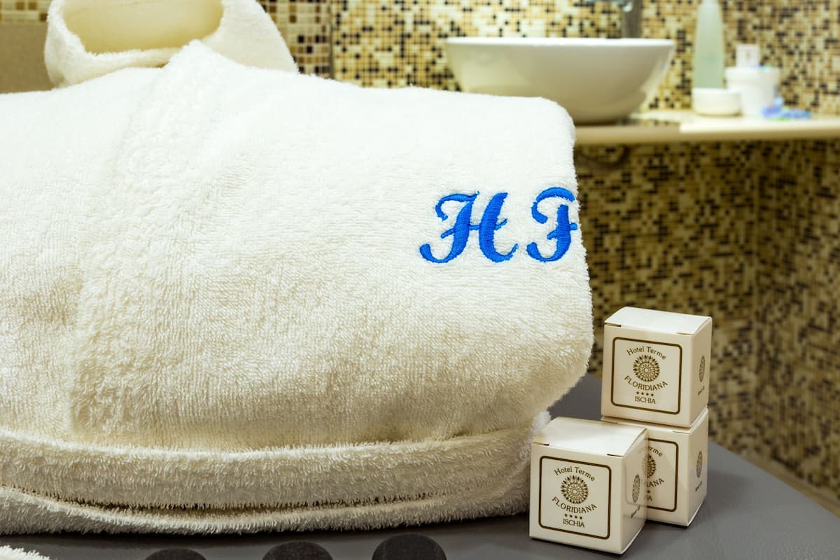 junior suite | bathroom amenities | shower, free toiletries, bidet, towels