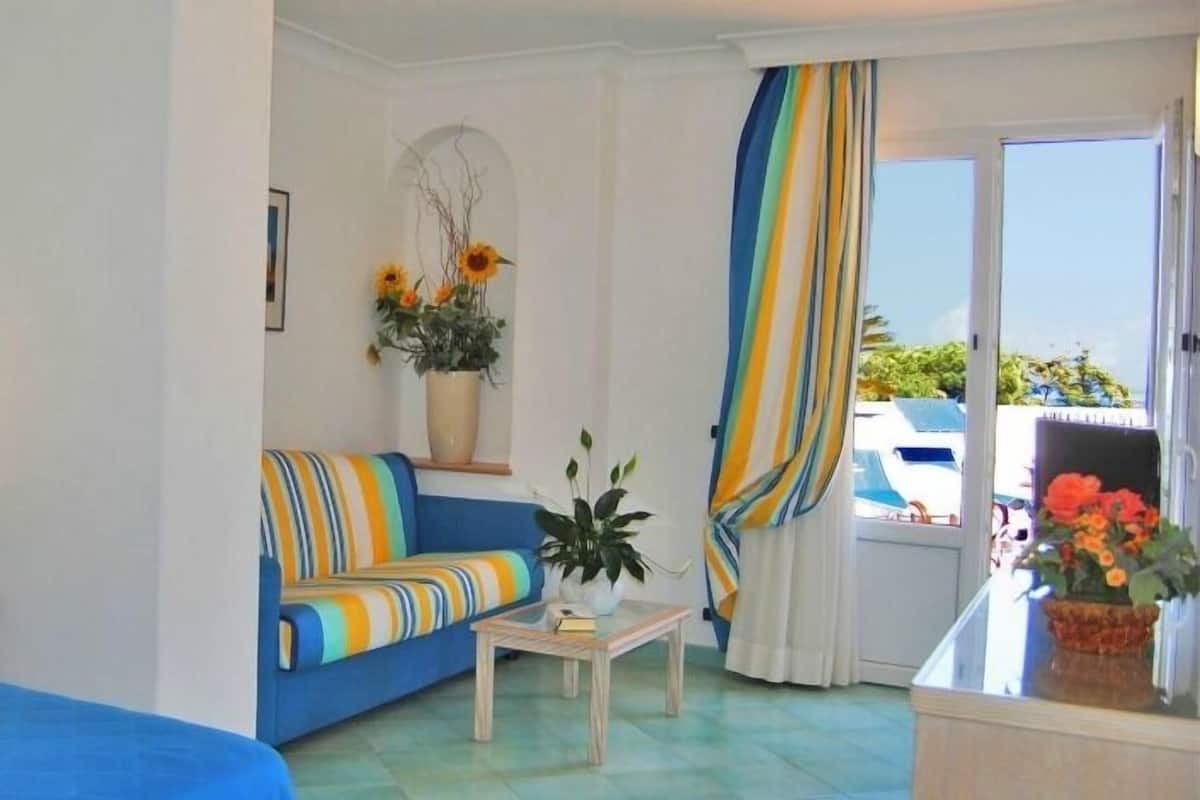 Quadruple Room | 1 bedroom, minibar, in-room safe, desk