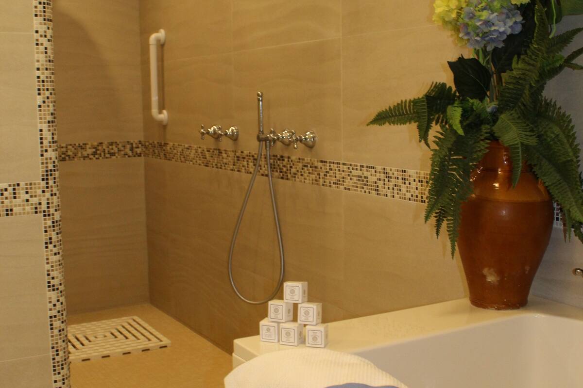 hot tub, body treatments, mud baths, aromatherapy, hot stone massages