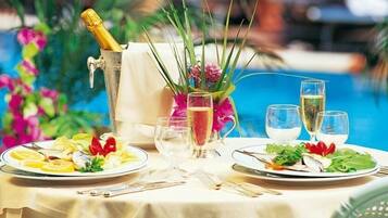 2 ravintolaa, joissa tarjoillaan lounas; italialainen keittiö