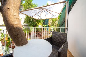 Doppel- oder Zweibettzimmer, Nichtraucher, Gartenblick | Balkon