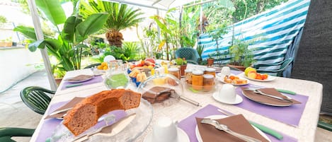 Full breakfast for a fee