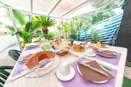 Desayuno completo (con cargo)