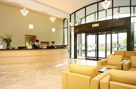 Lobby lounge. Cranfield Management Development Centre
