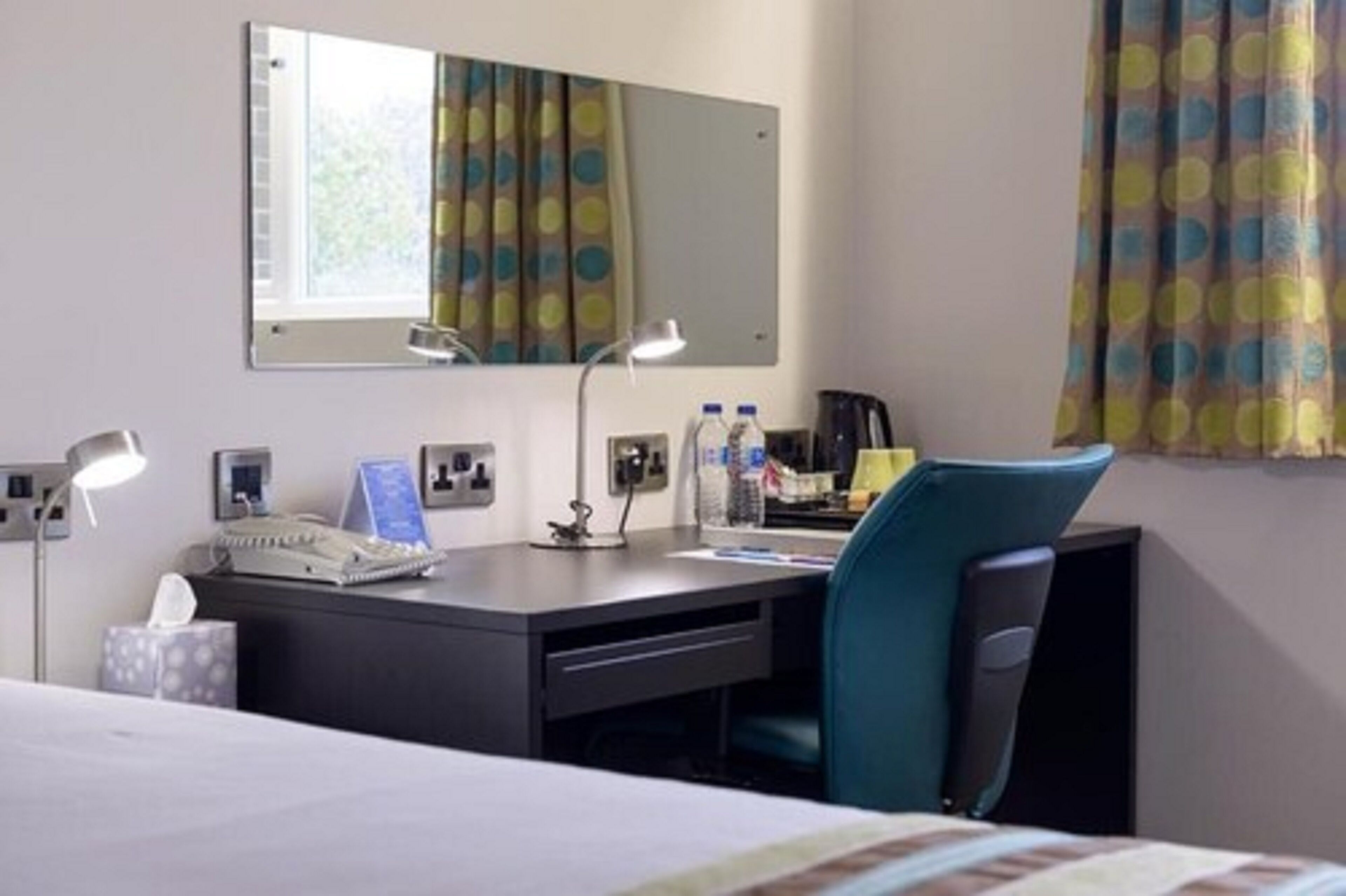 double room, 1 double bed, non smoking | in-room business centre