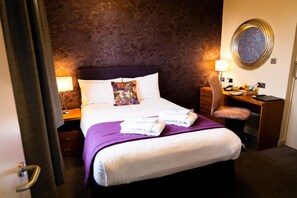 Doppelzimmer, 1 Doppelbett, Nichtraucher | Schreibtisch, Bügeleisen/Bügelbrett, kostenloses WLAN, Bettwäsche