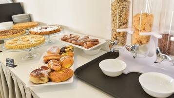 Tägliches Frühstücksbuffet gegen Gebühr