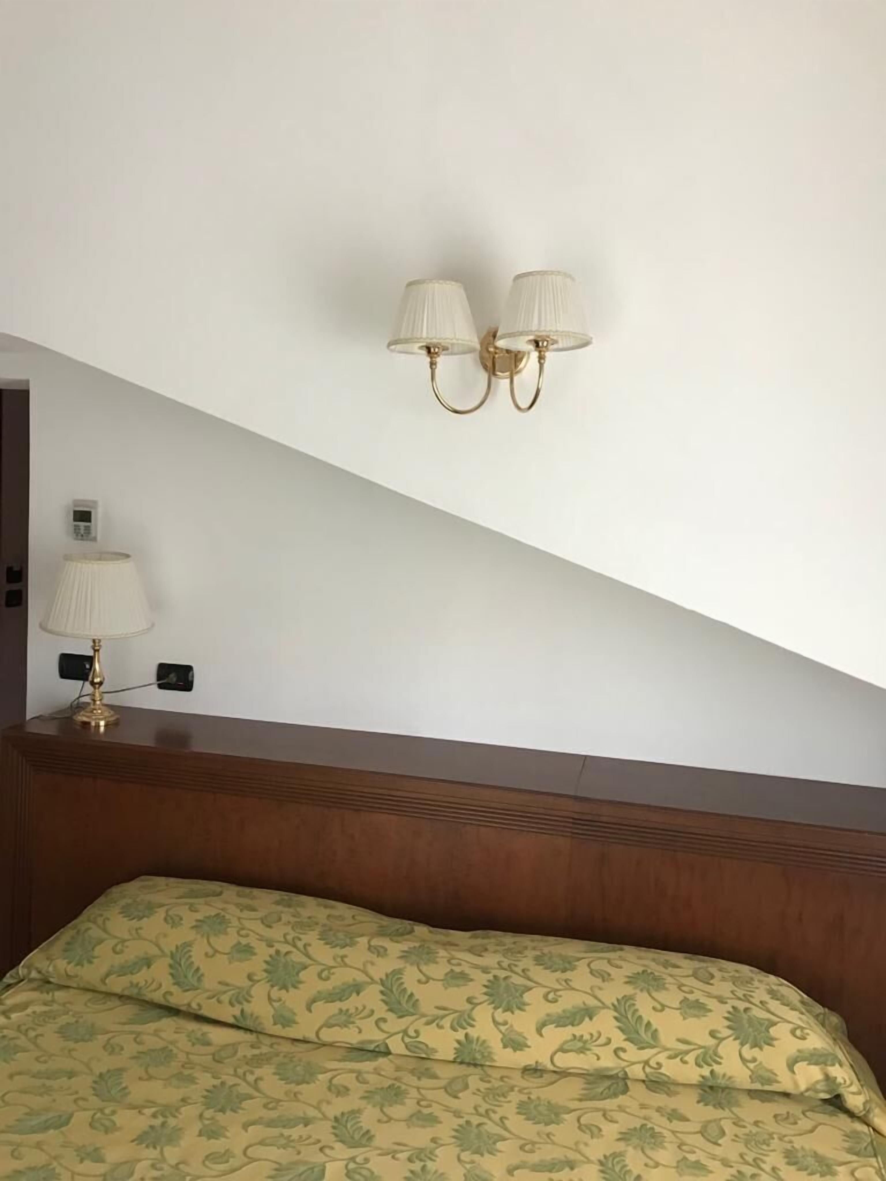 Chambre avec lits jumeaux | Minibar, coffres-forts dans les chambres, bureau, Wi-Fi gratuit