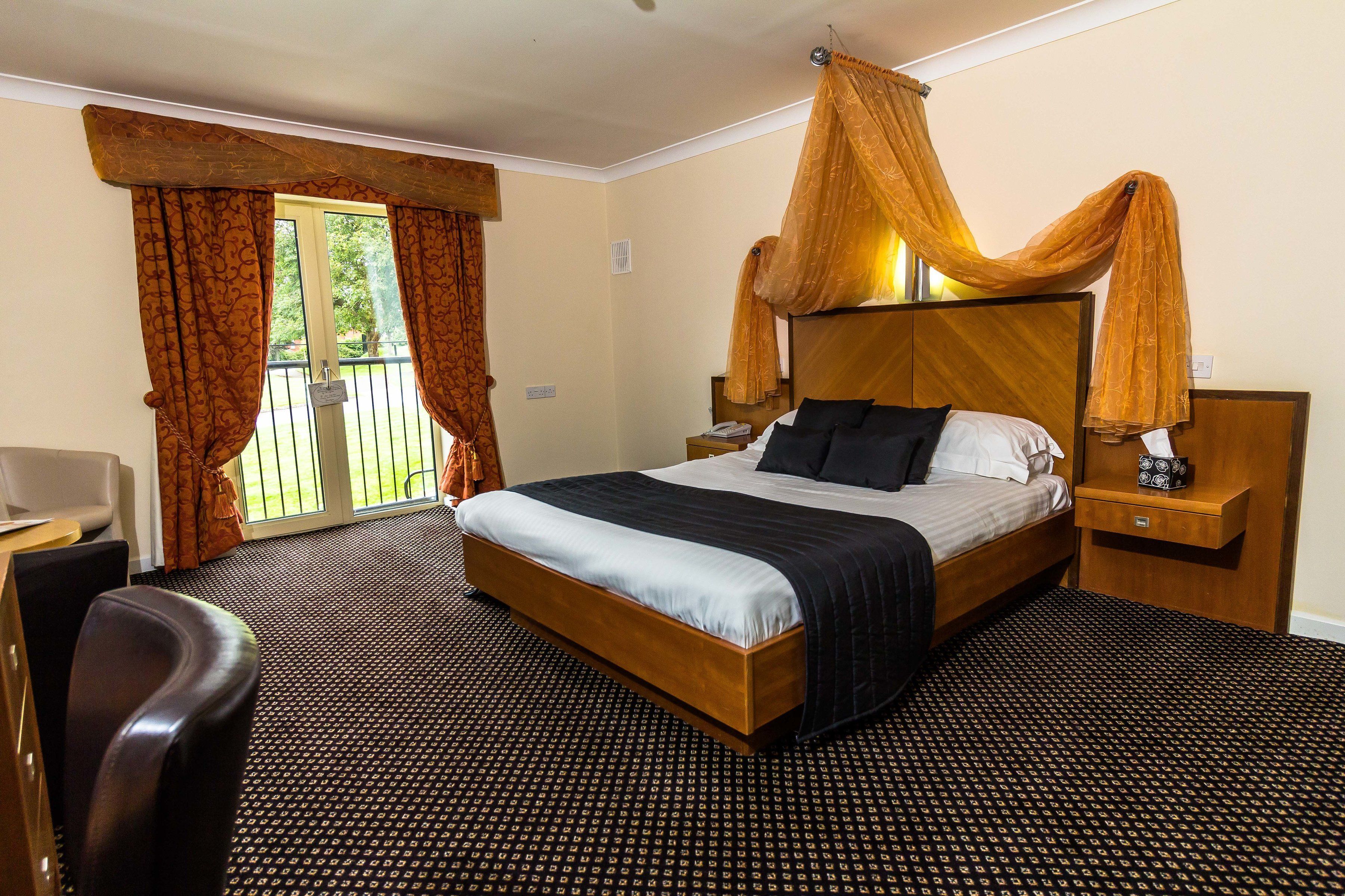 deluxe double room | desk, iron/ironing board, free cots/infant beds, free wifi