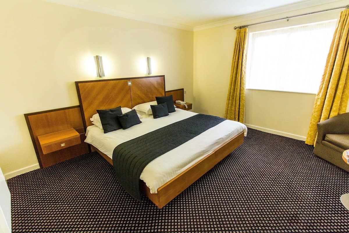 Desk, iron/ironing board, free WiFi, bed sheets