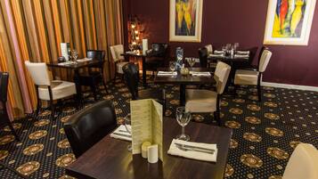 Breakfast, lunch, dinner served; local cuisine