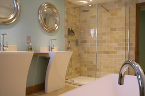Suite | Bathroom