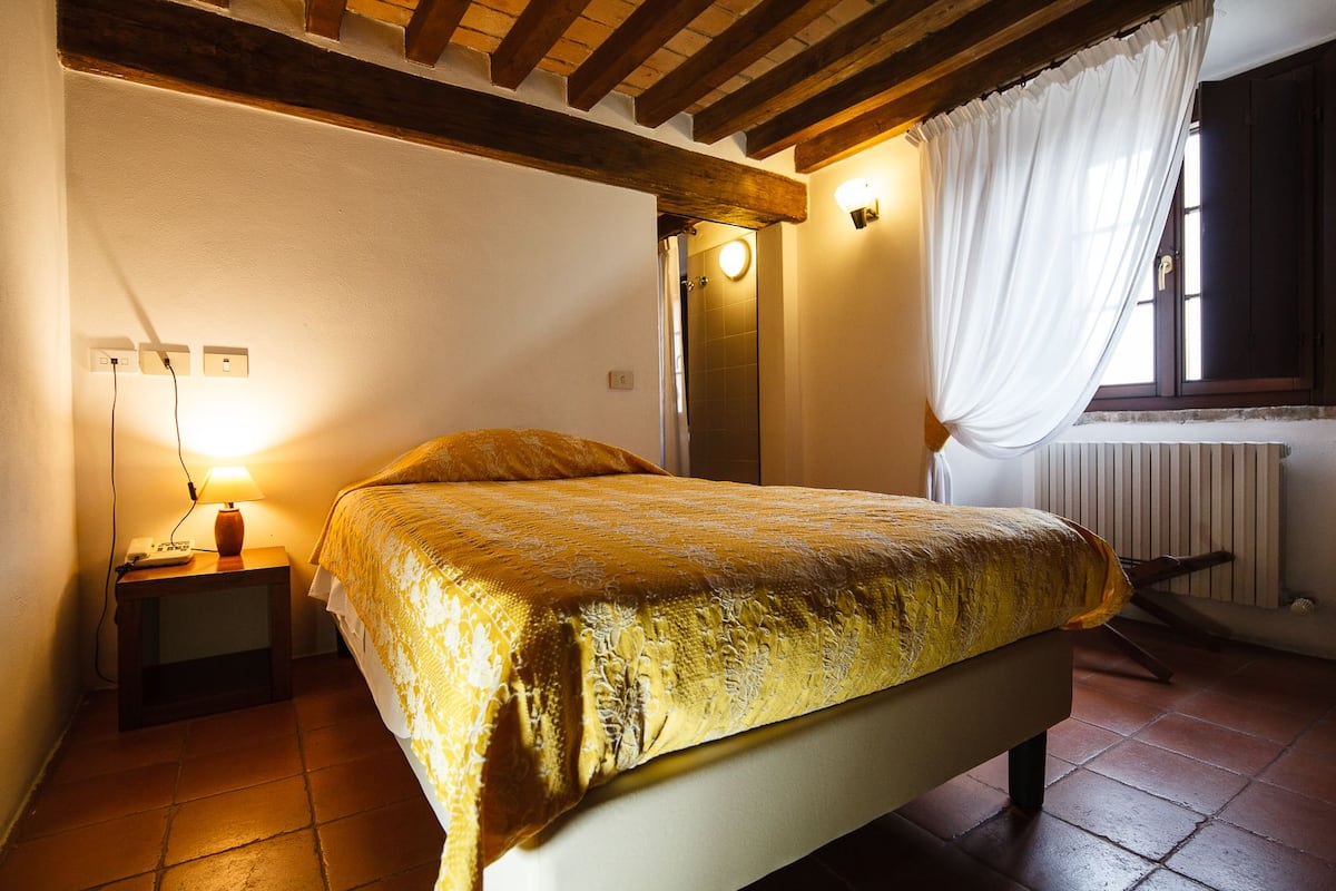 Chambre Simple | Bureau, Wi-Fi gratuit, draps fournis