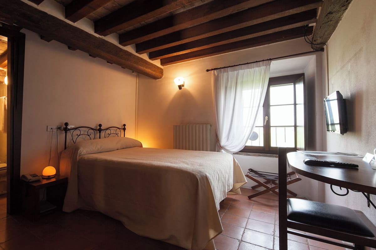 Superior Single Room | Desk, free WiFi, bed sheets