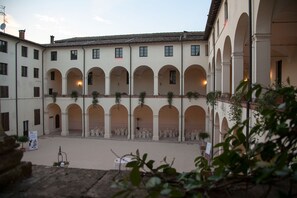 Courtyard - Relais Fontevivo (Fontevivo)
