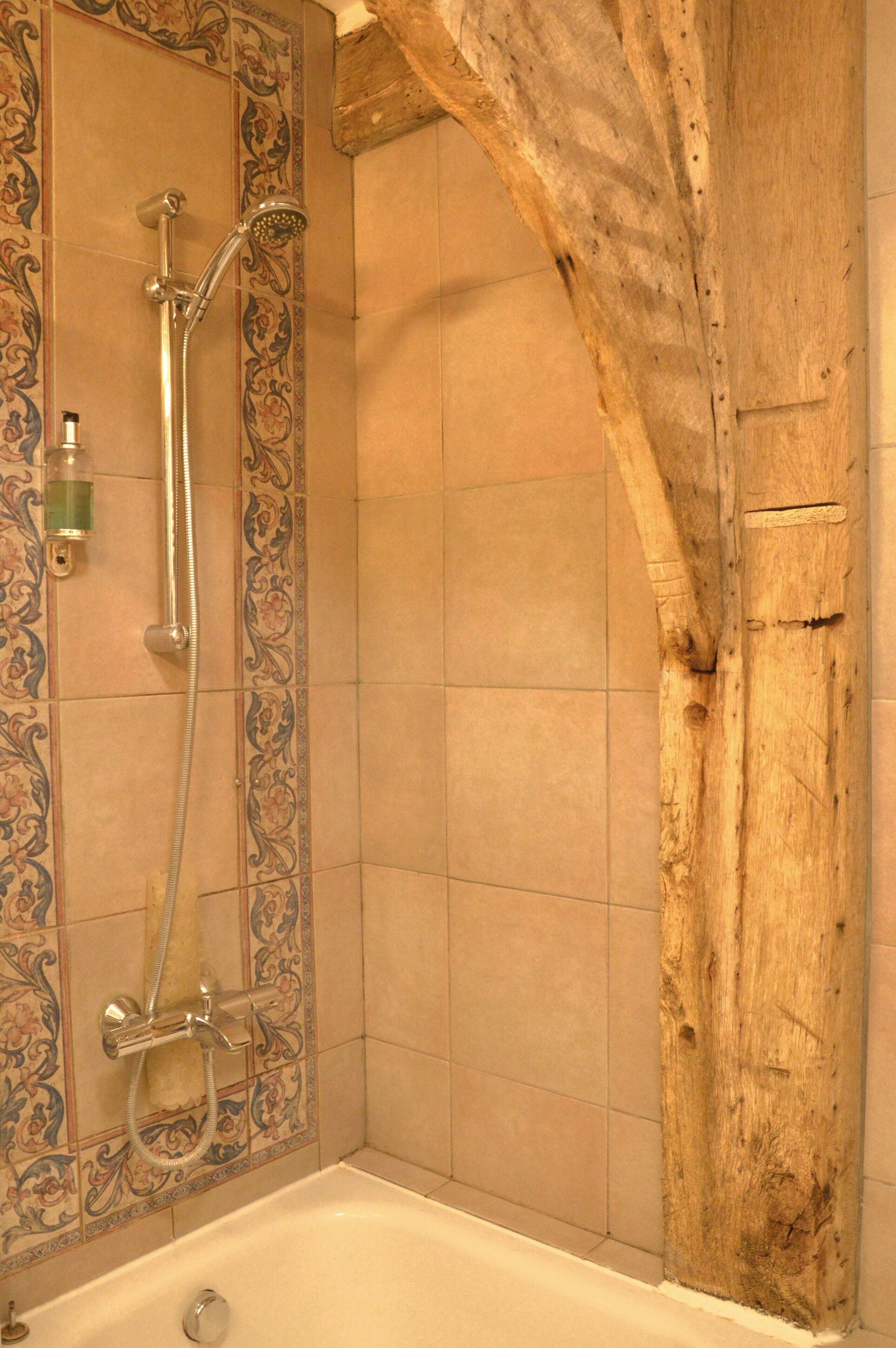 Habitación Premium doble, baño privado ((3.4.5)) | Baño | Ducha y bañera combinadas, secador de pelo, toallas y jabón