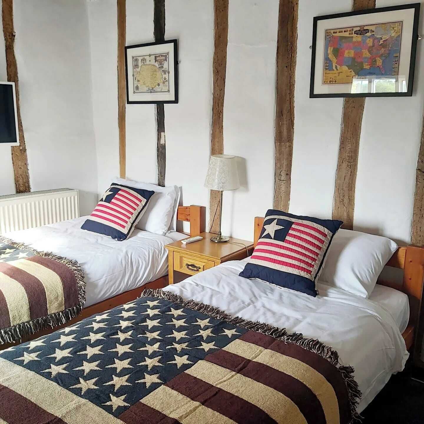 1 bedroom, premium bedding, desk, laptop workspace