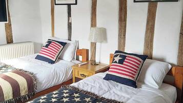 1 bedroom, premium bedding, desk, laptop workspace