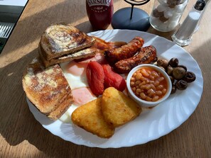 Daily English breakfast (GBP 9.5 per person)