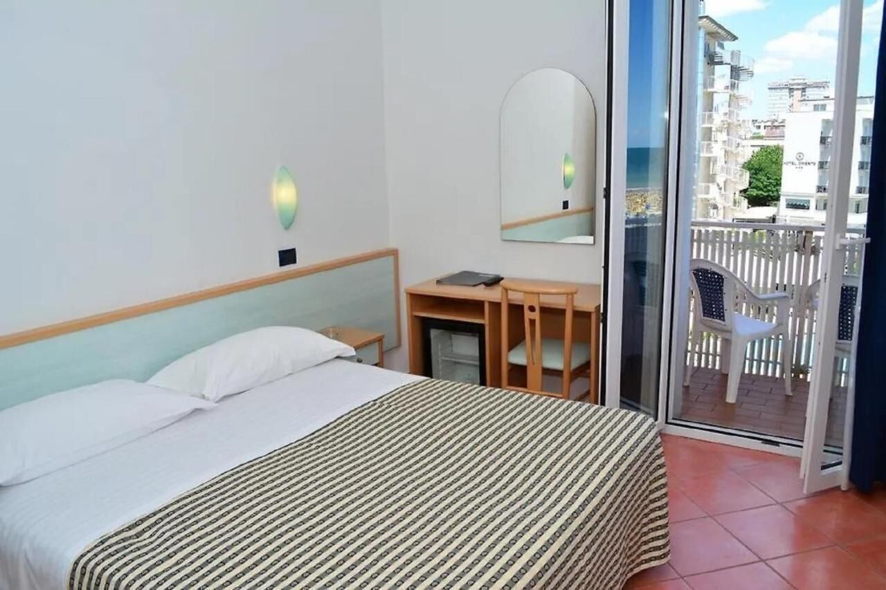 In-room safe, desk, WiFi (free)