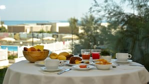 تناول الطعام بالخارج