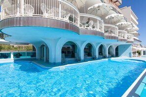室外游泳池