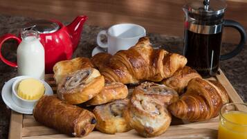 Daily full breakfast (GBP 16.95 per person)