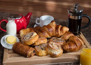 Daily full breakfast (GBP 16.95 per person)