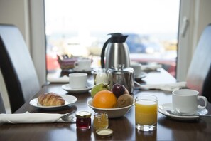 Komplett frokost hver dag (GBP 16.95 per person)