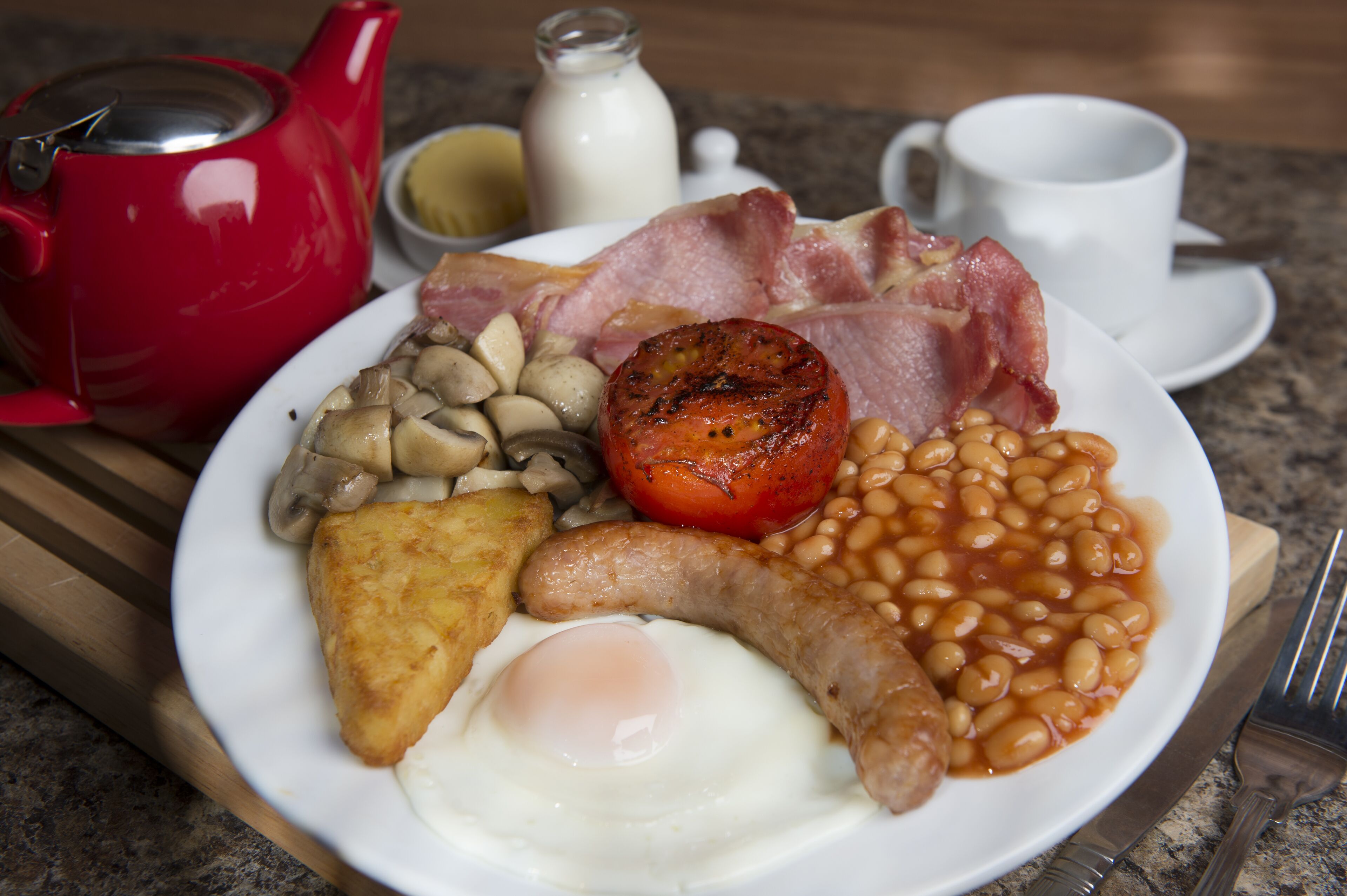 daily full breakfast (gbp 16.95 per person)