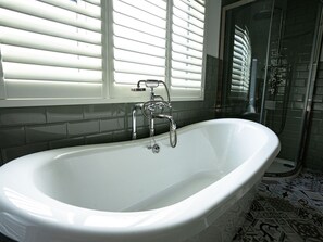 Luxury Penthouse, Private Bathroom (Ground Floor 2 Bedroom) | Bathroom | Towels
