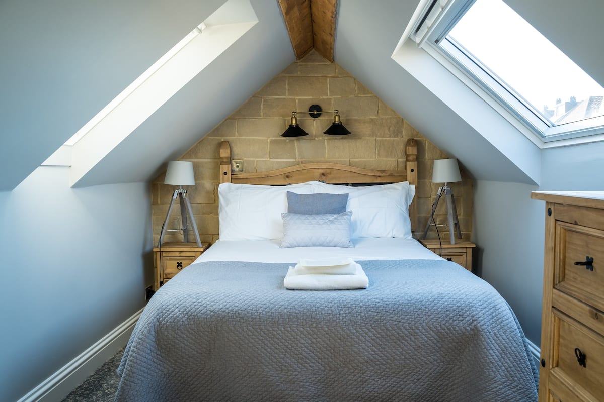 Deluxe tweepersoonskamer, 1 tweepersoonsbed, uitzicht op stad | 1 slaapkamer, luxe beddengoed, bedden met traagschuimmatras