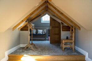 Habitació doble Deluxe, 1 llit doble, vistes a la ciutat | 1 dormitori i roba de llit d'alta qualitat 