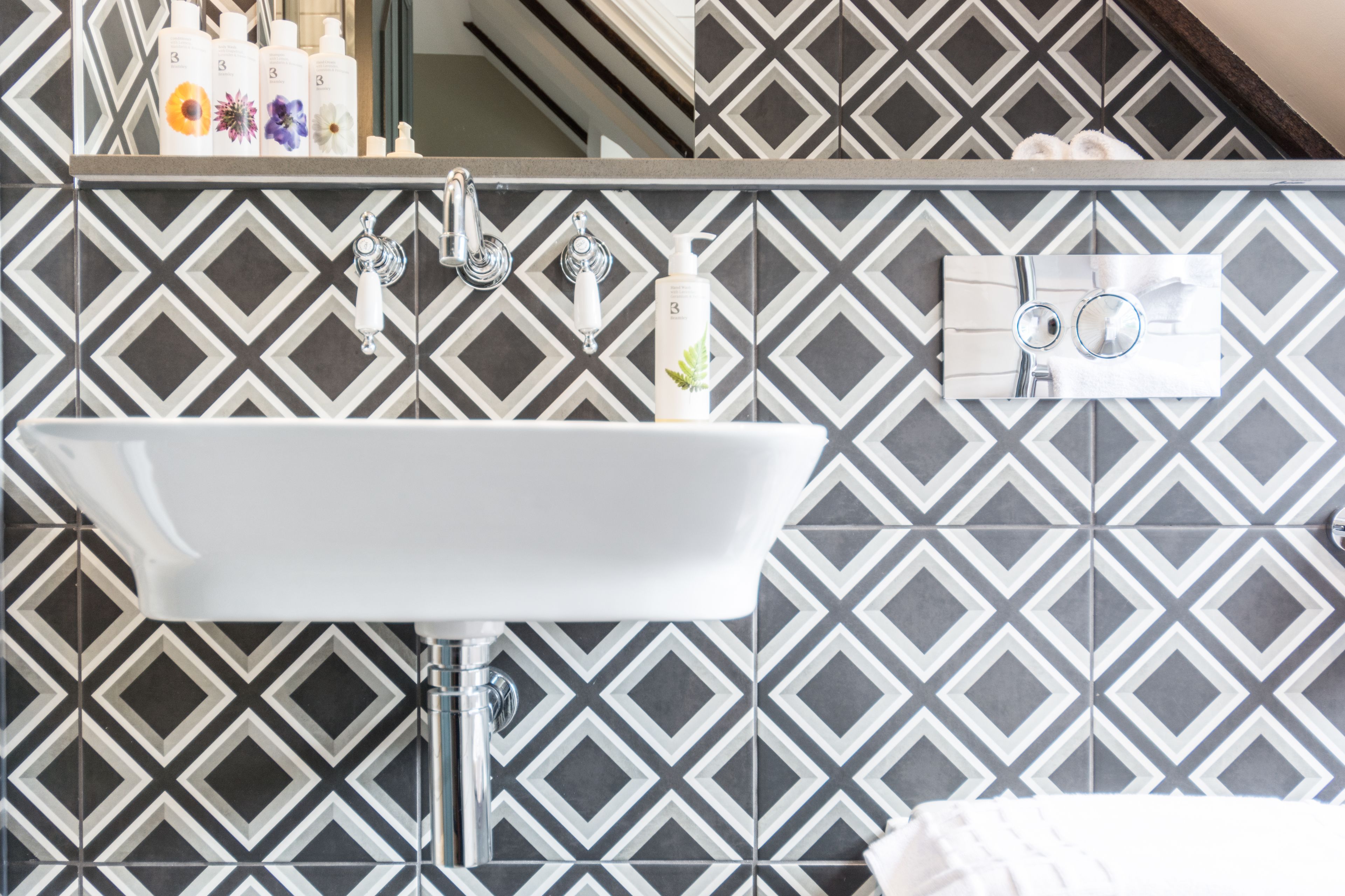 basic double room | bathroom sink