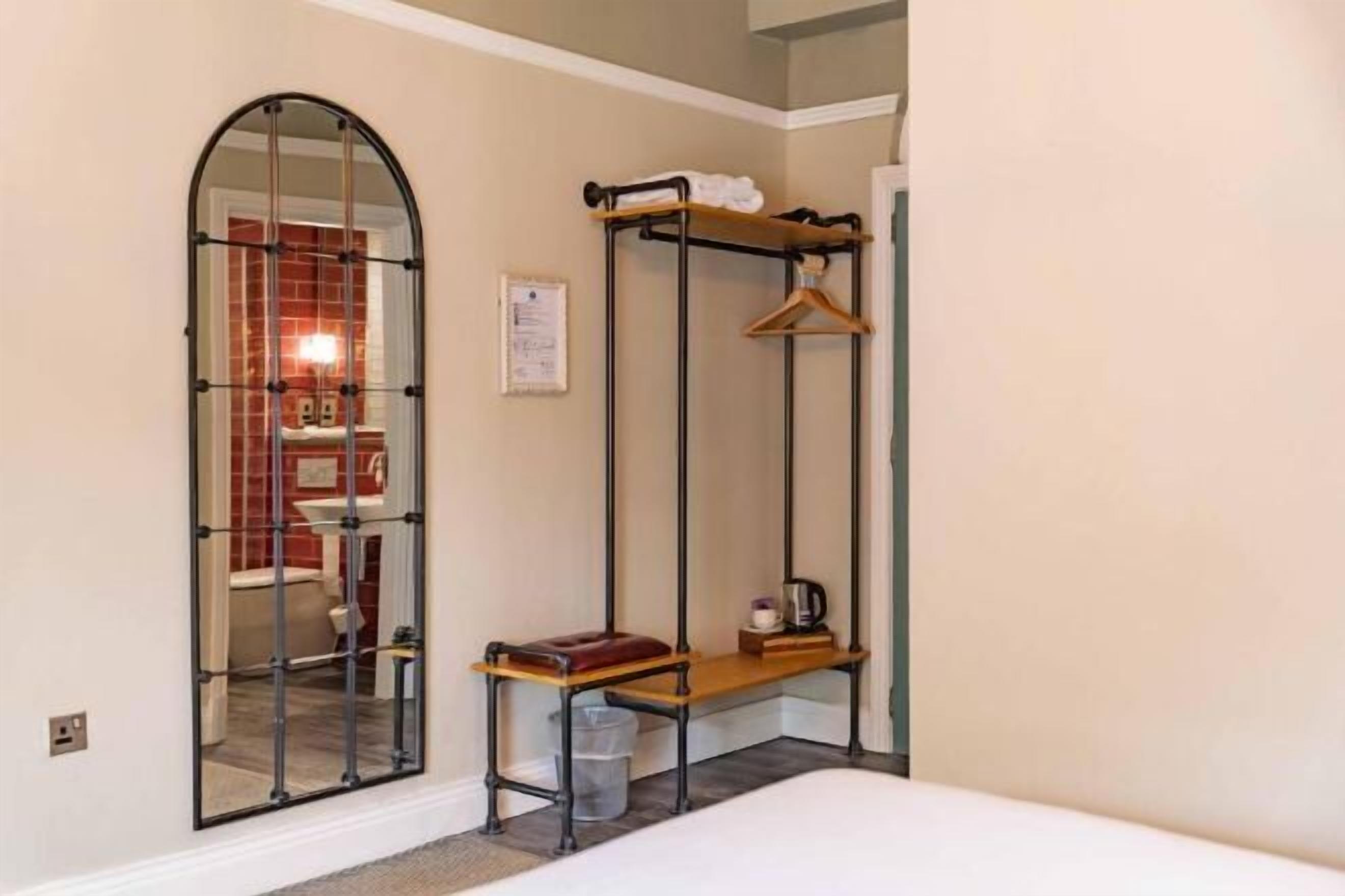 1 bedroom, individually decorated, individually furnished, desk