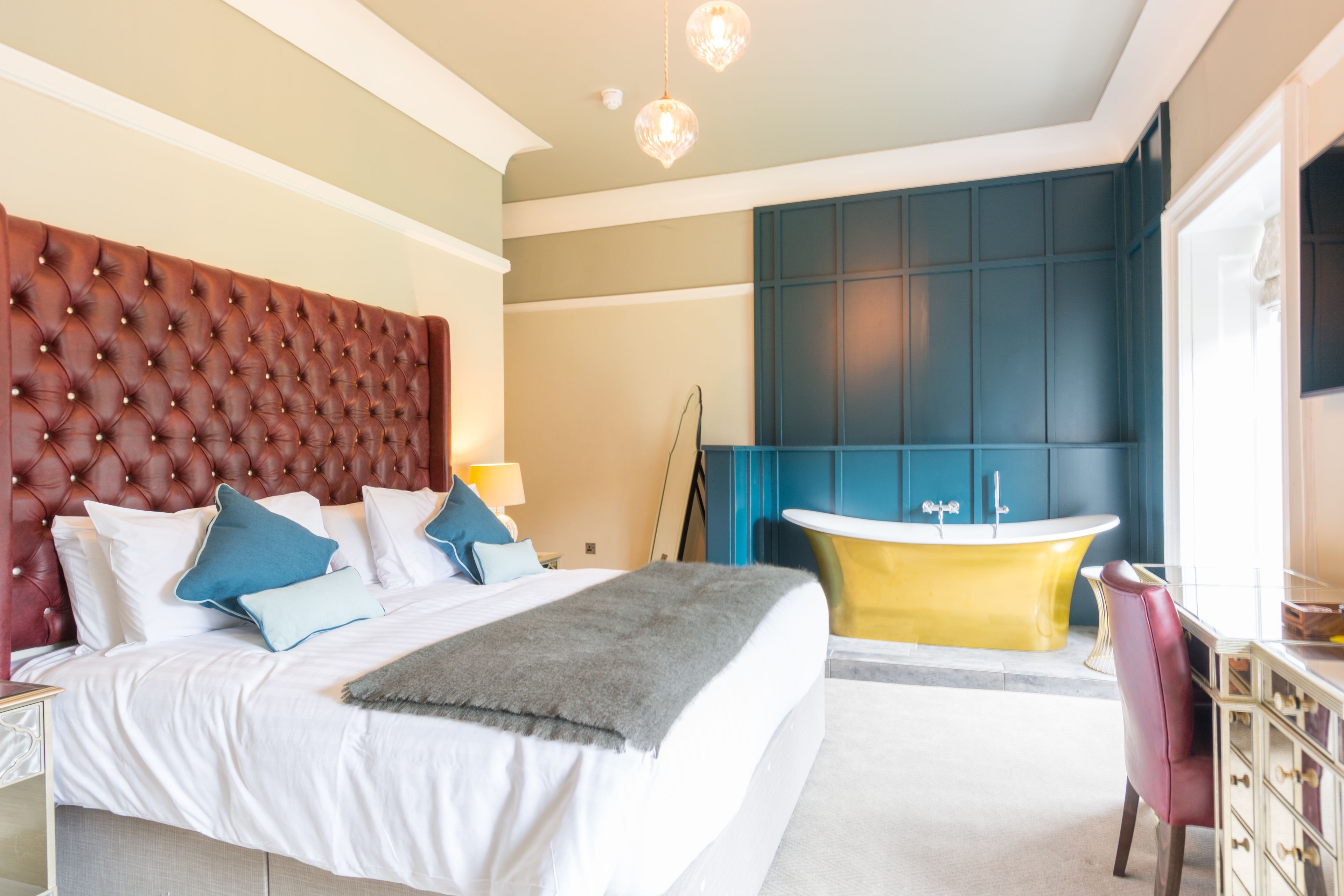 1 bedroom, individually decorated, individually furnished, desk