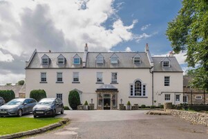 Mặt tiền nơi lưu trú