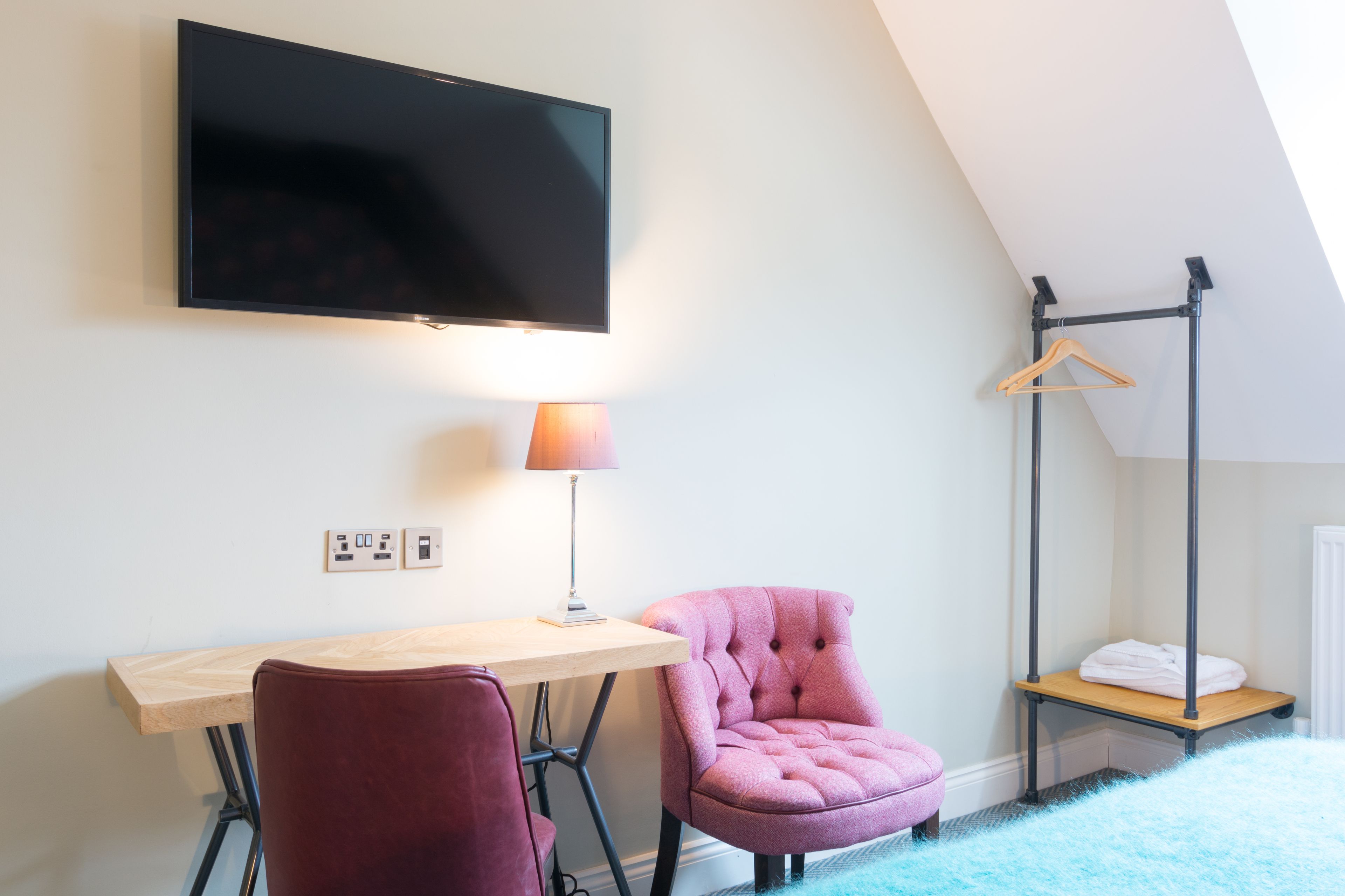 deluxe room, garden view | room amenity