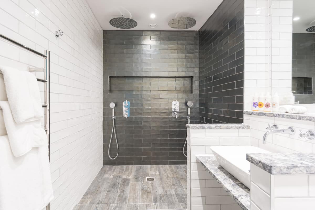 luxury suite, 1 queen bed, garden view | bathroom | free toiletries, hair dryer, towels