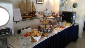 Tägliches inbegriffenes Frühstücksbuffet
