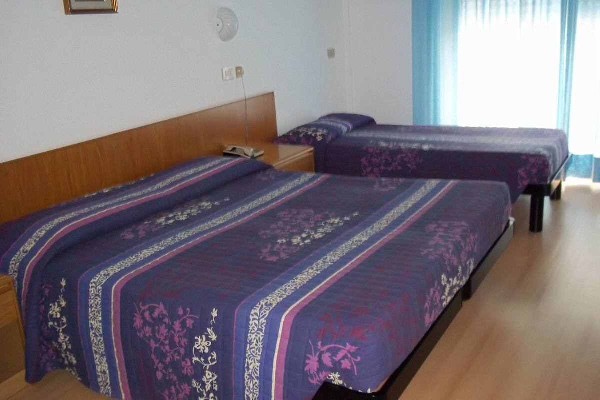 Double Room | In-room safe, soundproofing, cribs (free), WiFi (free)