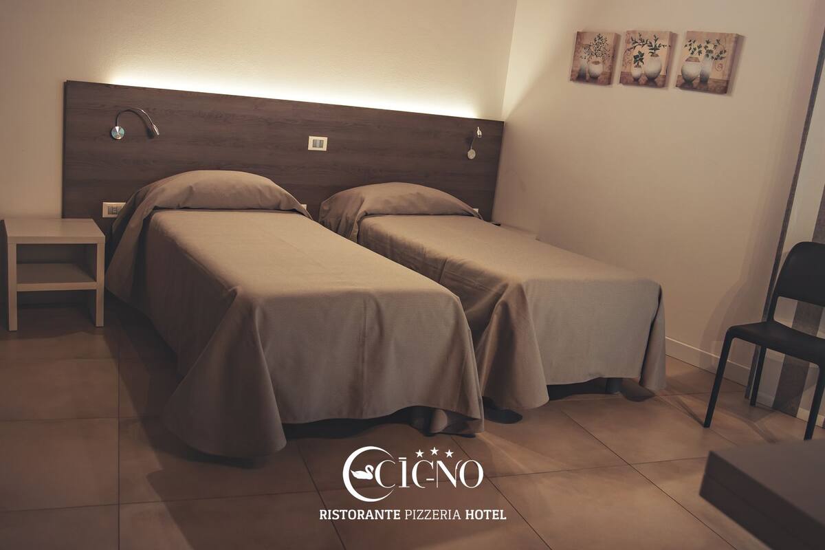Superior Studio, 1 Bedroom, Kitchenette | Desk, WiFi (free)